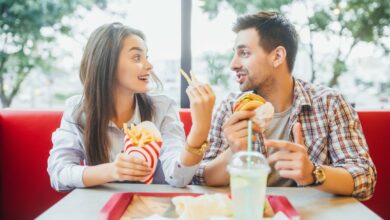 Photo of Bad food habits might be dating deal-breakers